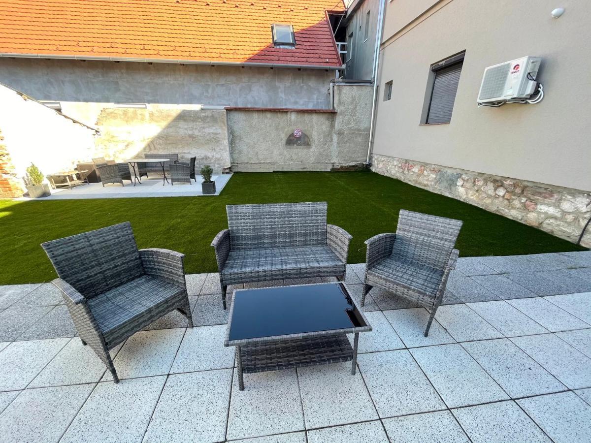 Holiday Apartmanház Harkány Exterior foto